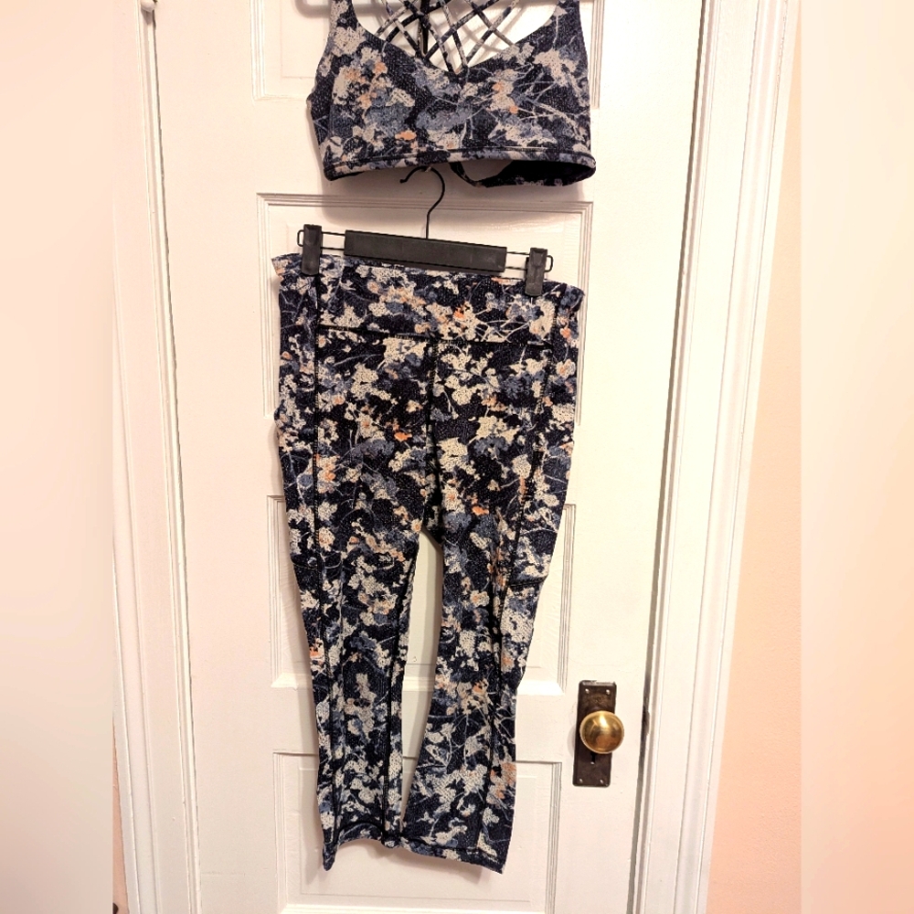 Lululemon Speed Up Crop Legging/Bra Set  in Spring Bloom Multi - Size 8
